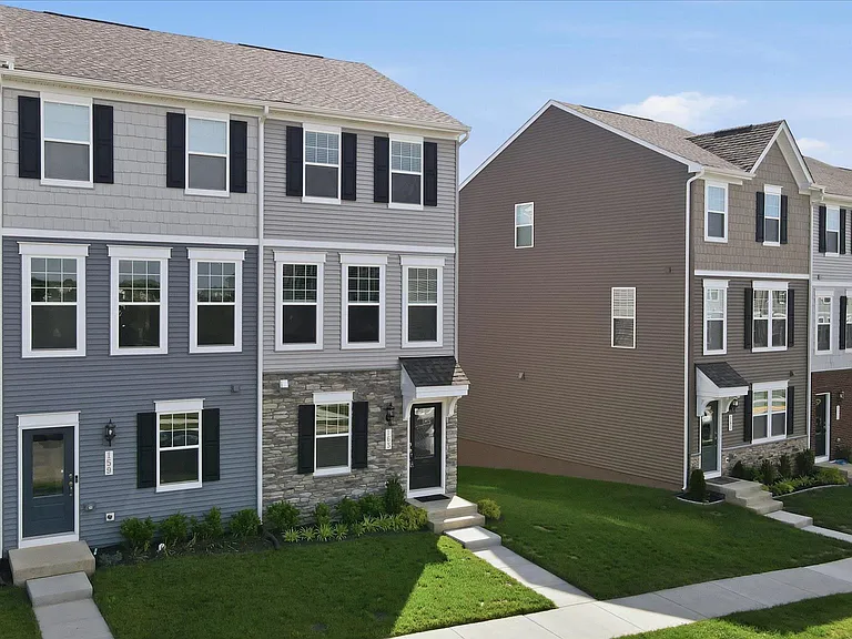 163 Anthem St — Photo 2