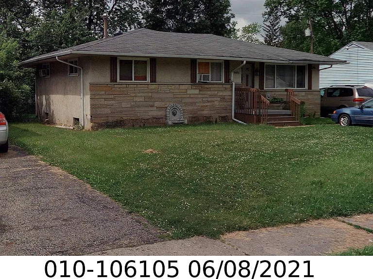 4493 E Livingston Ave — Photo 1