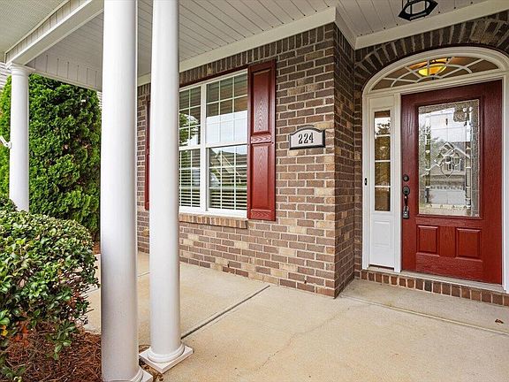 3rd image of 224 Shady Hollow Ln