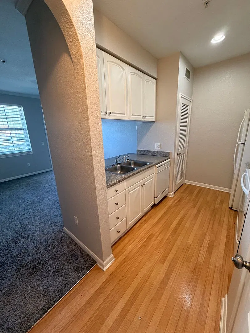Downtown Orlando, 1brm condo, washer and dryer, private balcony, Water, Sewer, Trash/Pest Control... — Photo 1