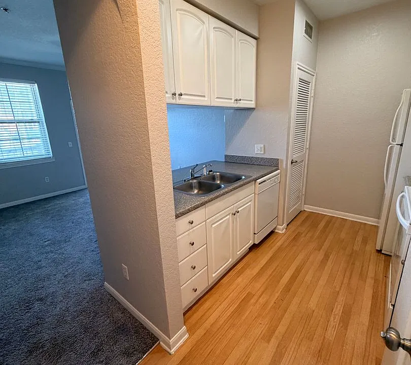 860 N Orange Ave #375