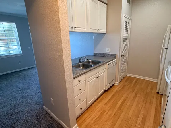 860 N Orange Ave, Orlando, FL