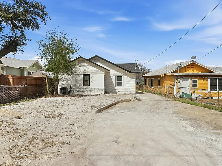 1230 Hammond Ave — Photo 24