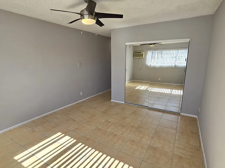 13955 Oxnard St — Photo 21