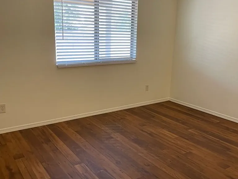 2057 W Silver Meadow Pl — Photo 7