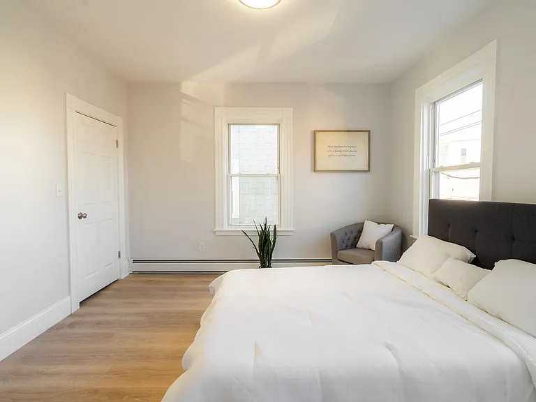 320 Hurley St — Photo 6