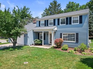 2205 Cottage Ct, Waukesha, WI 53188