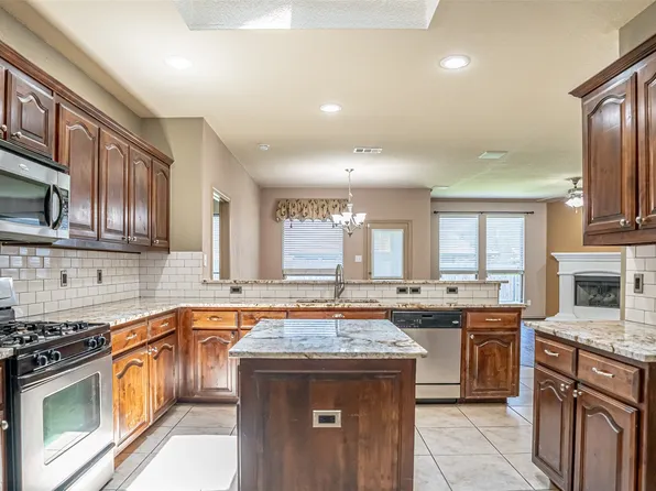 10252 Los Barros Trl, Fort Worth, TX 76177
