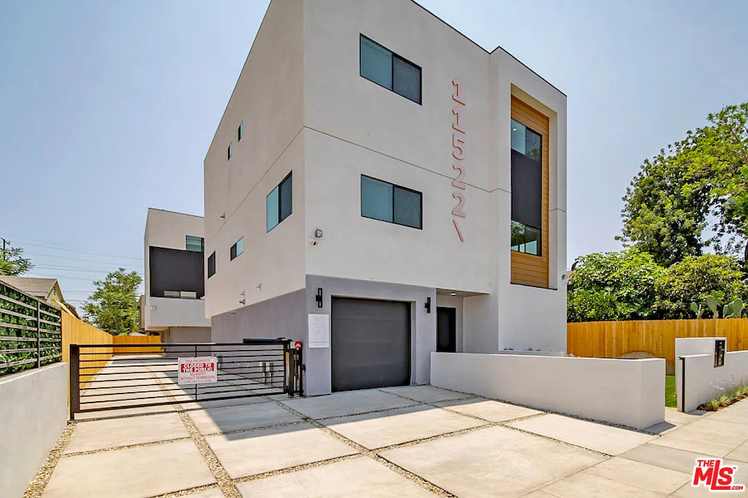 3 bed, 3.5 bath, 1222 sqft, $3,200 — Photo 1