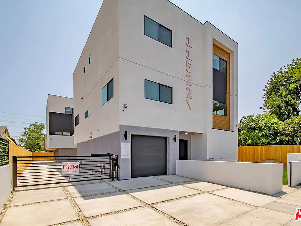 11524 Emelita St