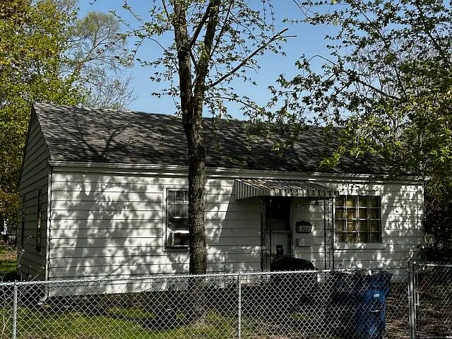 301 Ridgeland Ave photo 1