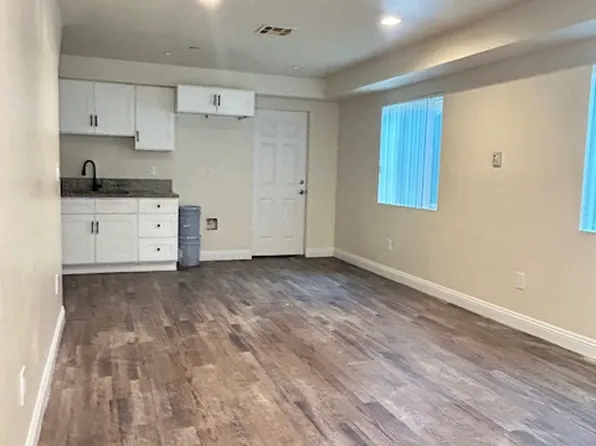 211 E 84th Pl #213-1/2, Los Angeles, CA 90003