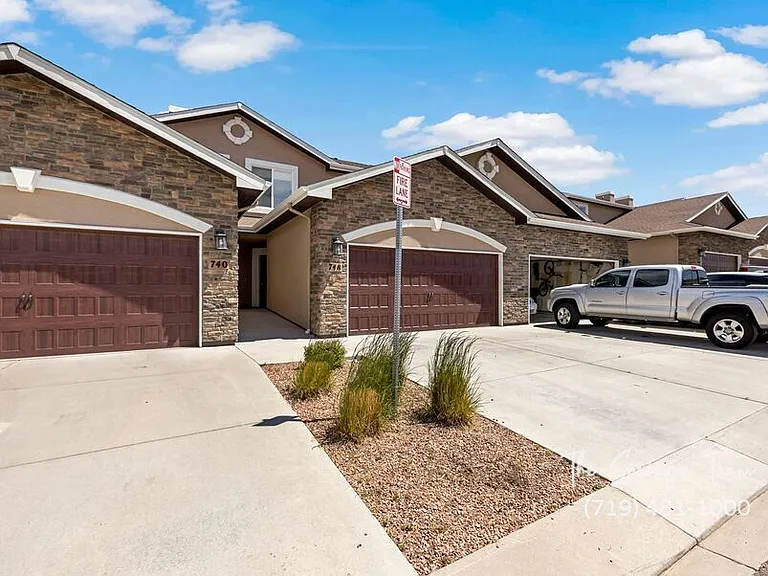 748 Brambleberry Hts — Photo 3