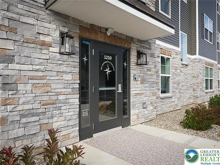 1210 Eaton Ave #201 — Photo 4