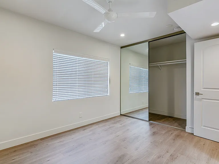 4053 W 23rd St #D — Photo 12