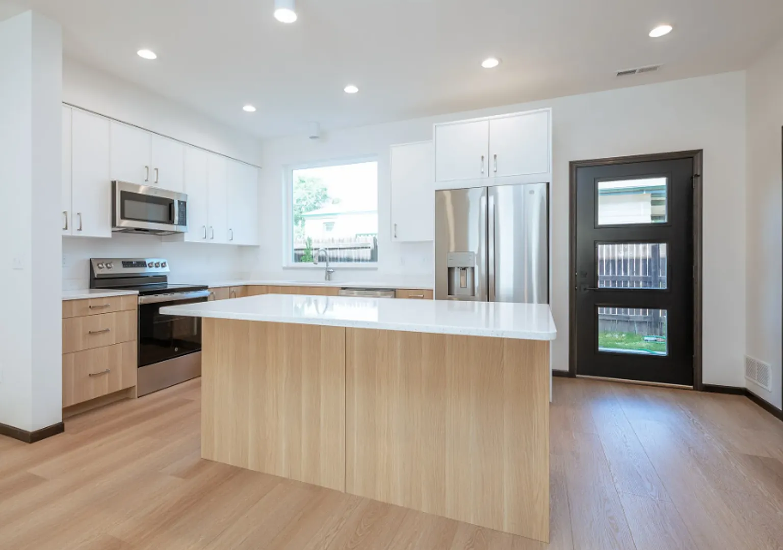 Gorgeous Brand New Construction in the Heart of Bismarck — Photo 4
