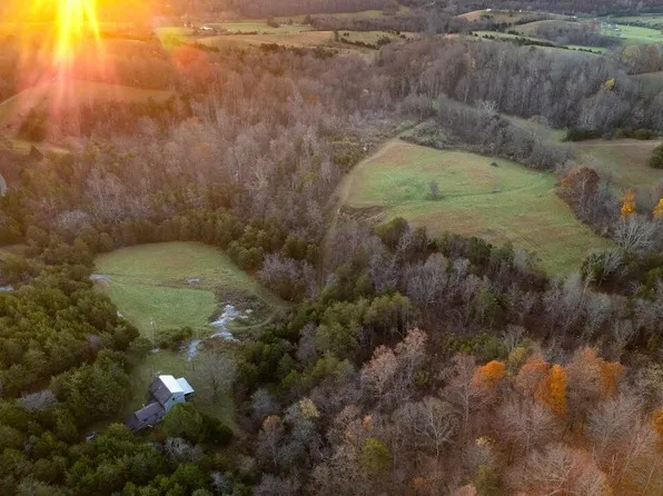 305 County Line Rd, Natural Bridge, VA 24578