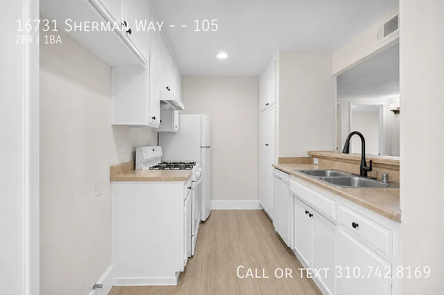 Updated 2BR Apartment with Breakfast Bar & Remodeled Bathroom — Photo 3