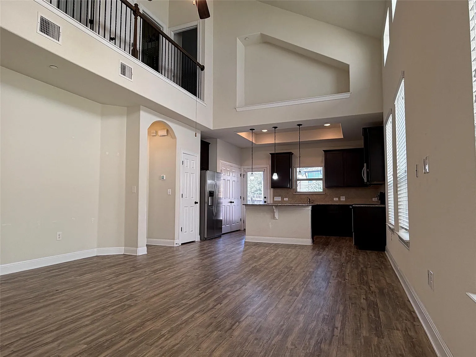 3 bed, 2.5 bath, 2047 sqft, $2,250 — Photo 3