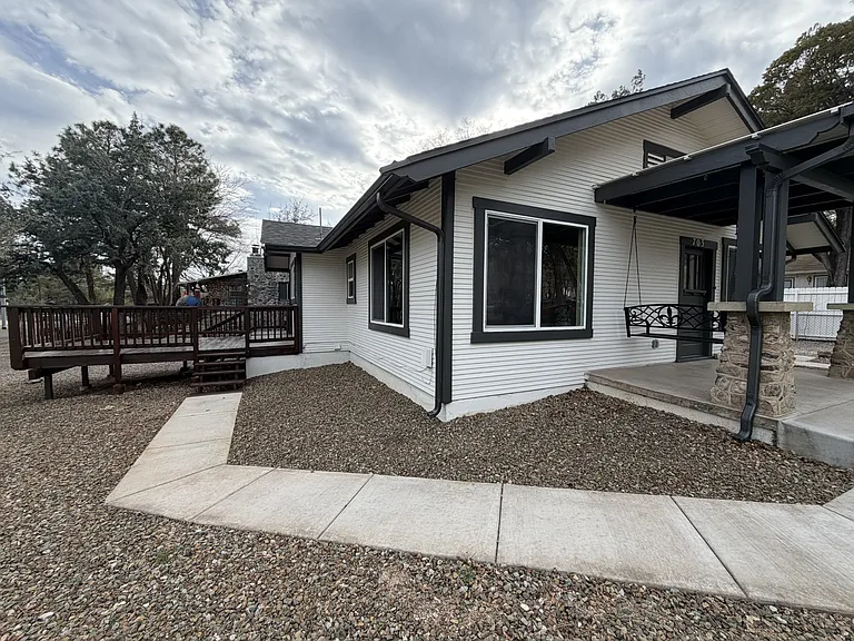 703 Country Club Dr — Photo 3