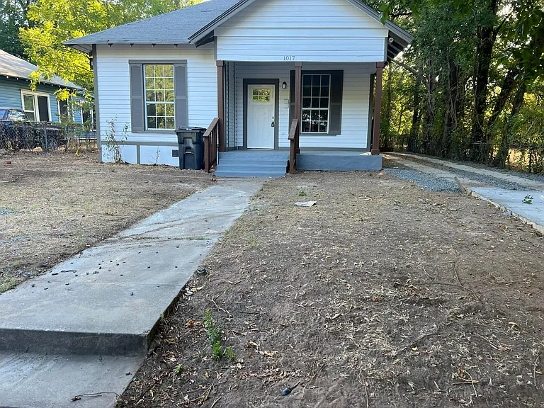 1017 Preston St — Photo 17