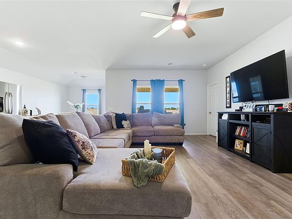 5th image of 1016 S Colt Ln