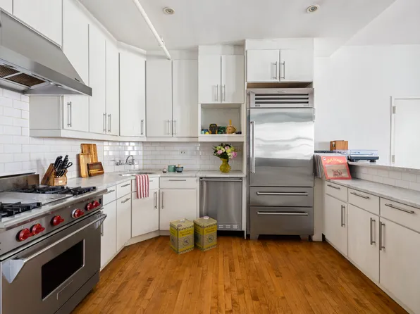 351 West Broadway image 4 of 9