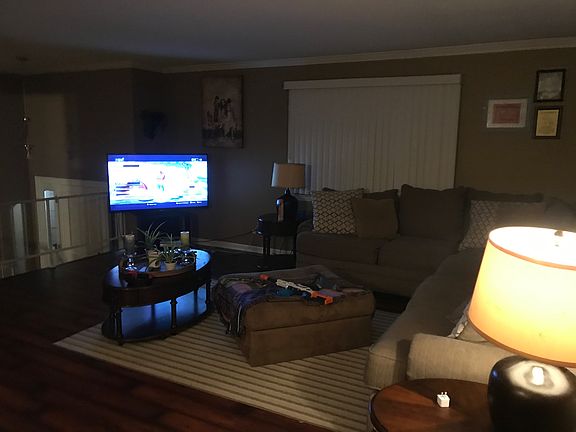 5th image of 920 Carrie Ln