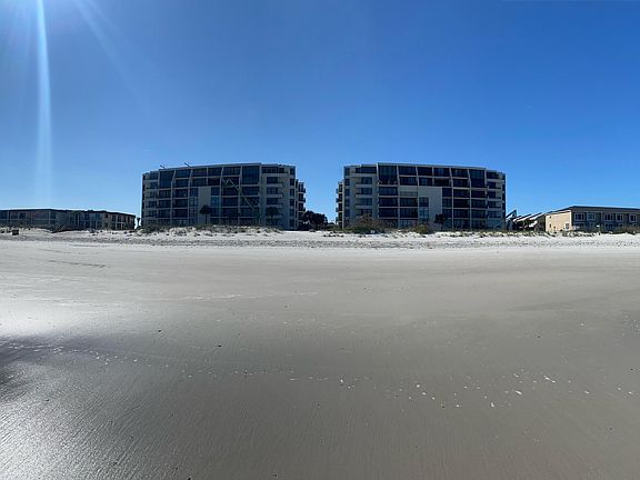 4th image of 2100 Ocean Dr S