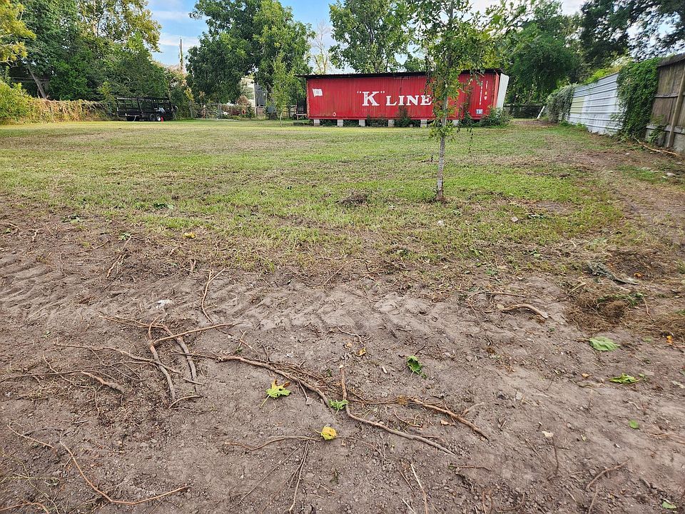 2nd image of 8009 Sealey St