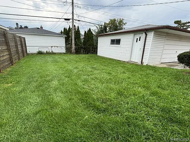 3 bed, 2.0 bath, 1500 sqft, $1,895 — Photo 3