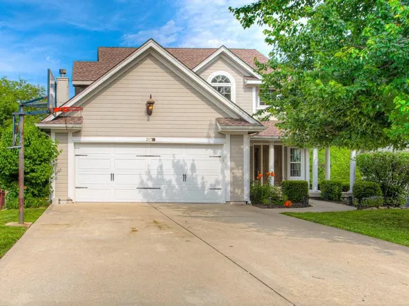 217 Woodhaven Dr, Smithville, MO 64089