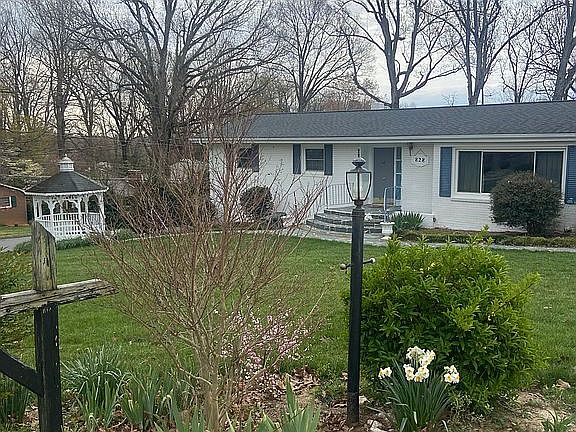 Gorgeous Greystone Neighborh