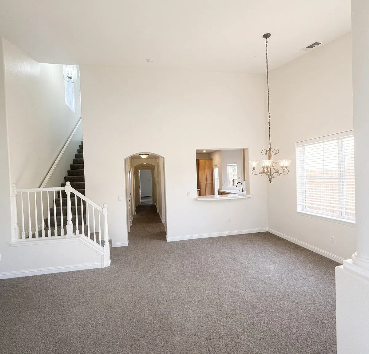 3 bed, 2.5 bath, 1715 sqft, $3,950 — Photo 3