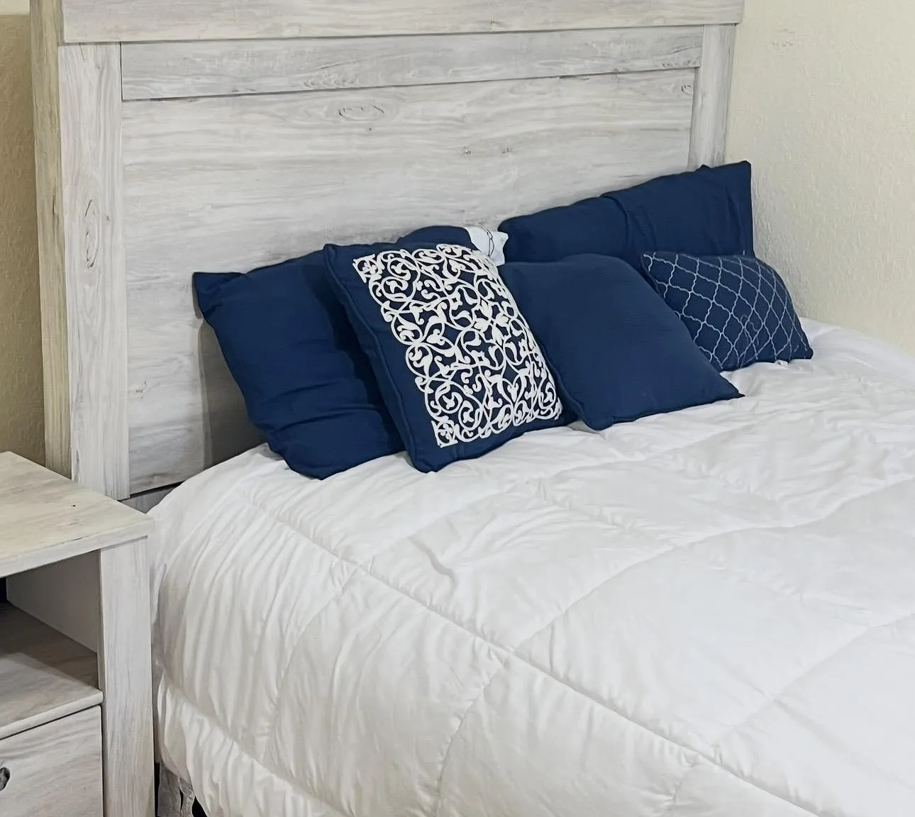2 bed, 1.0 bath, 1875 sqft, $866 — Photo 2