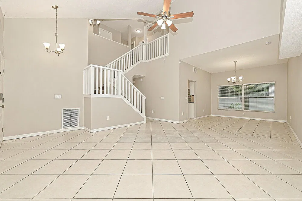 4 bed, 2.5 bath, 2322 sqft, $2,520 — Photo 4