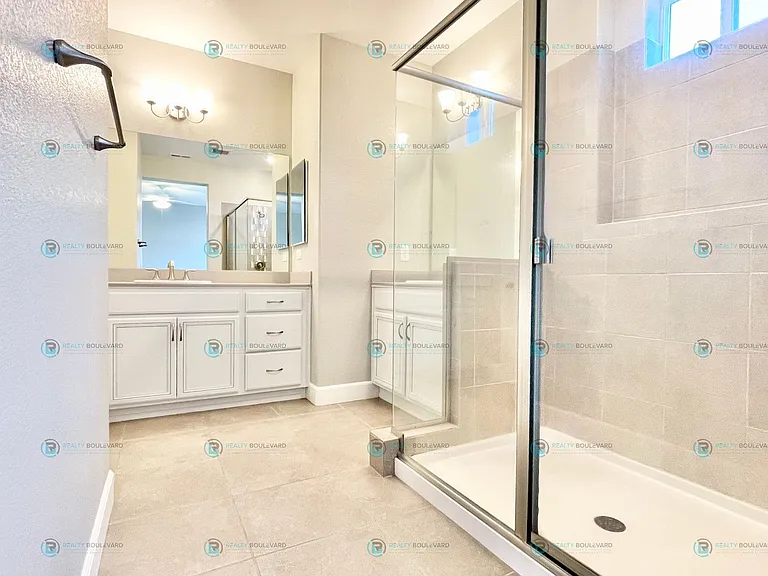 1815 Dark Horse Rd #B — Photo 19