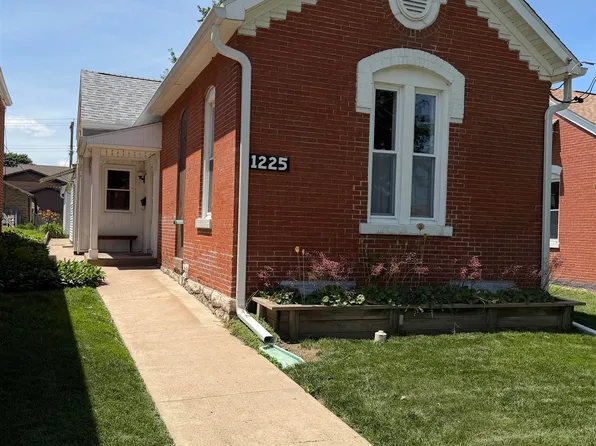 1225 N 11th St, Quincy, IL 62301