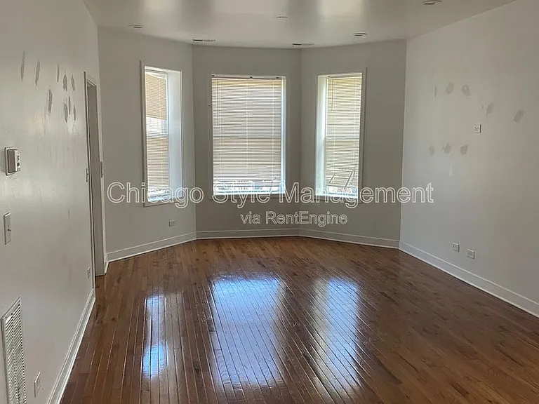 6402 S Eberhart Ave #2S — Photo 2