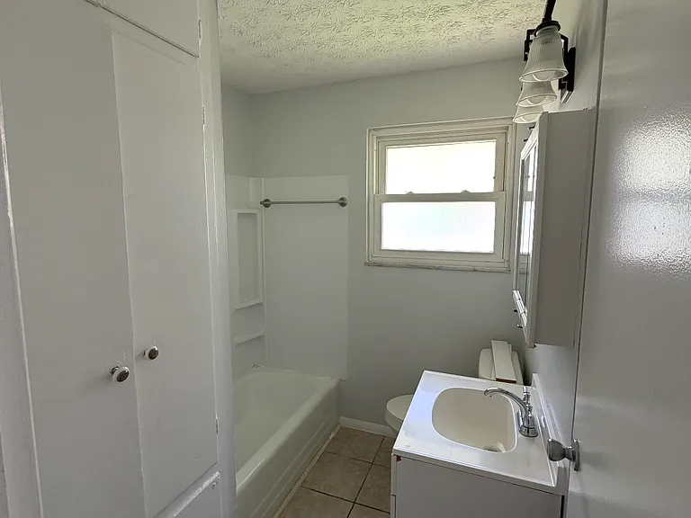 1303 Dellwood Ave — Photo 5