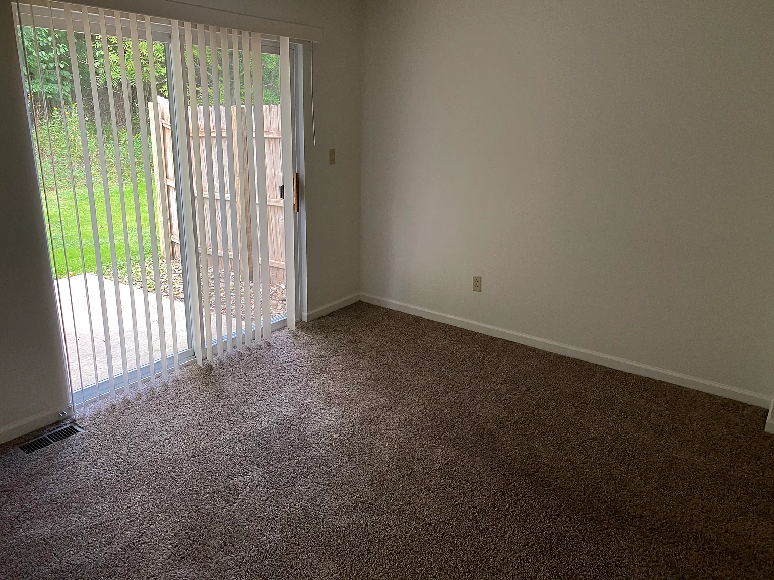 2 bed, 1.5 bath, 1000 sqft, $1,000 — Photo 2