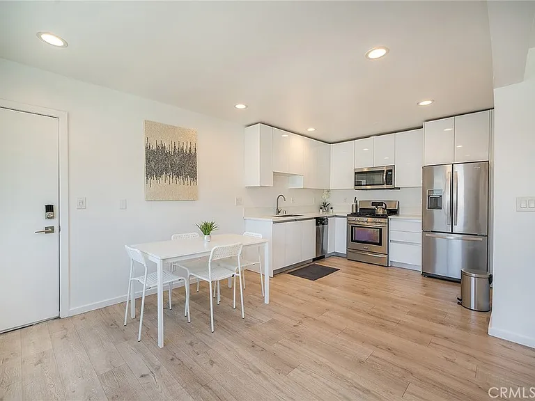 11918 Hart St #4 — Photo 5