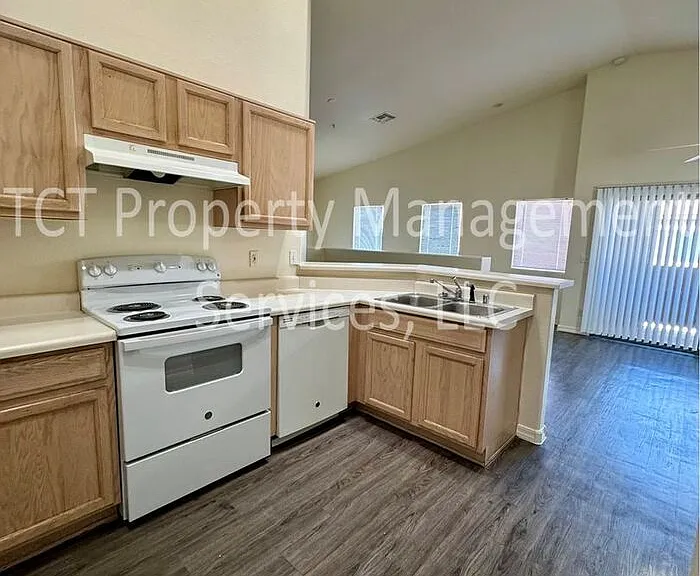 1406 W Emerald Ave #126 — Photo 4
