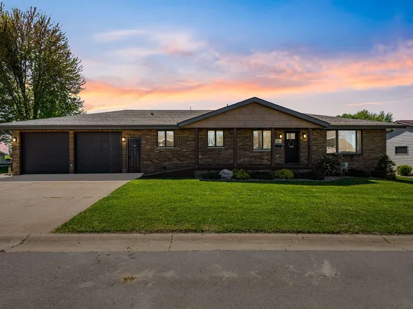 895 Parkview Dr, Holy Cross, IA 52053