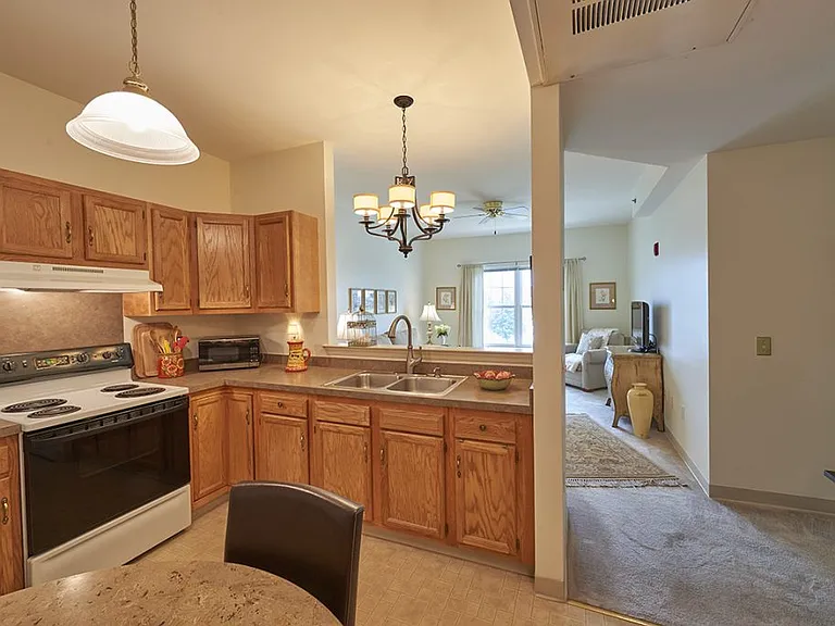 815 W Leesport Rd — Photo 1