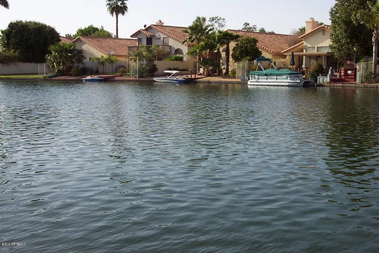 3 bed, 2.0 bath, 1591 sqft, $3,900 — Photo 1