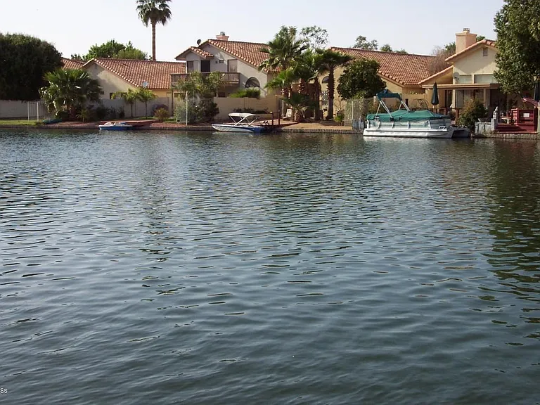 11018 W Poinsettia Dr — Photo 1