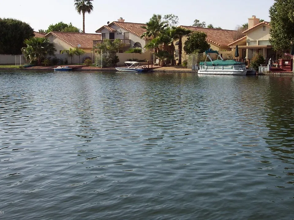 11018 W Poinsettia Dr