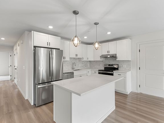 2nd image of 12-15 Myrtle St #4