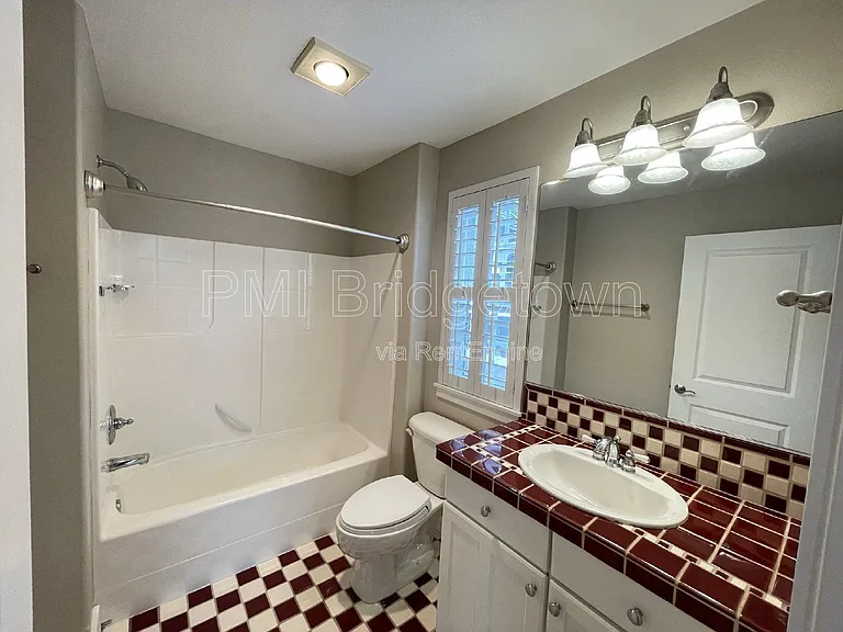 10235 NW Edgewood Dr — Photo 20